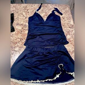 Women’s Two Piece Bathing Suit. Excellent Condition. Size xl.